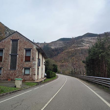 La Salmonera Cangas De Onis Caño Exteriör bild
