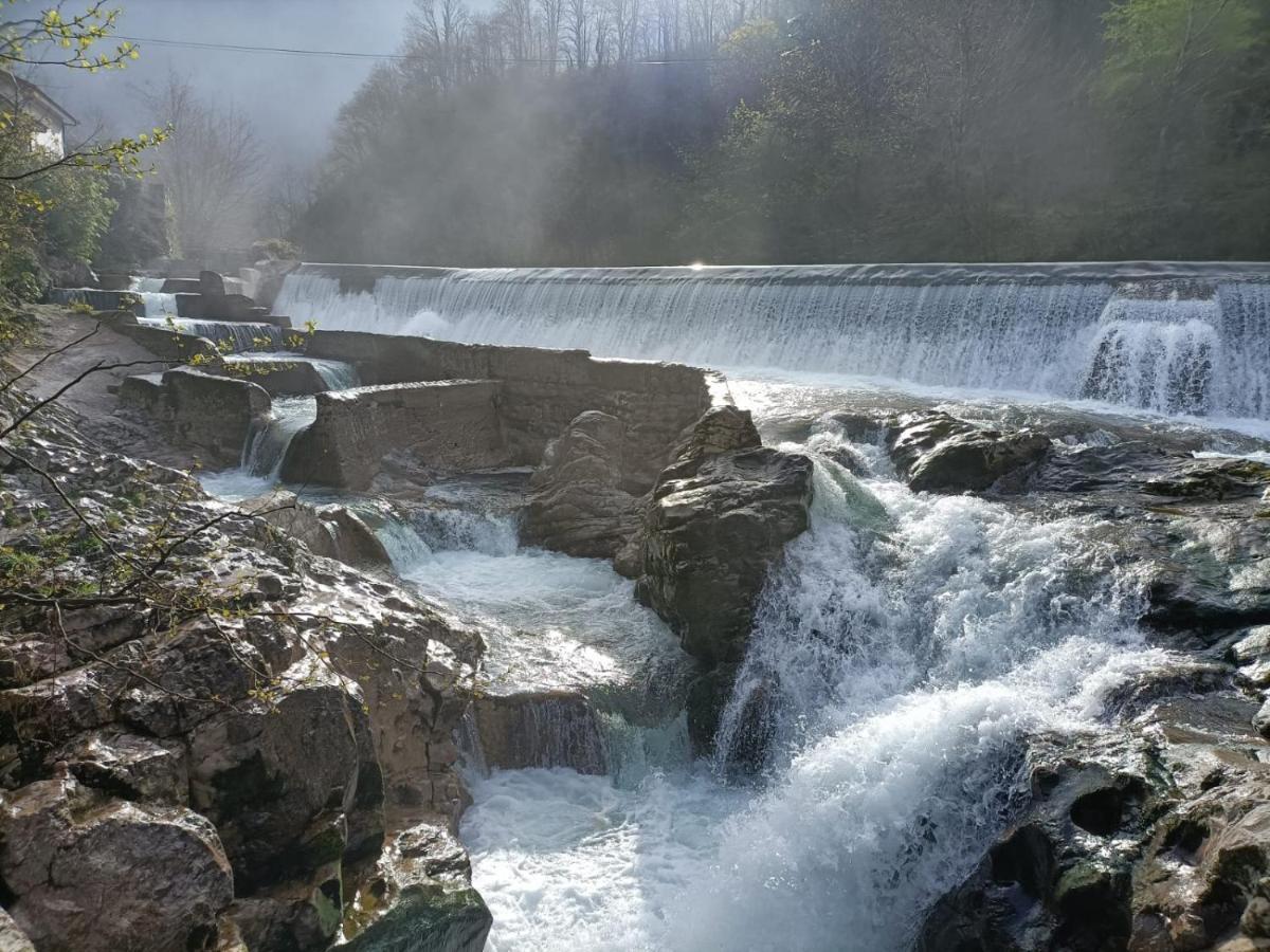 La Salmonera Cangas De Onis Caño Exteriör bild