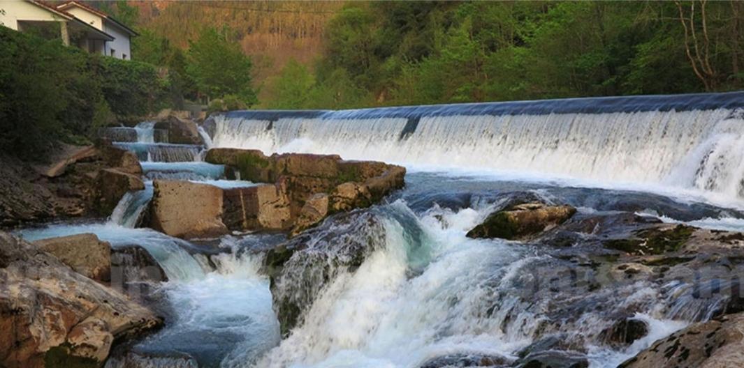 La Salmonera Cangas De Onis Caño Exteriör bild