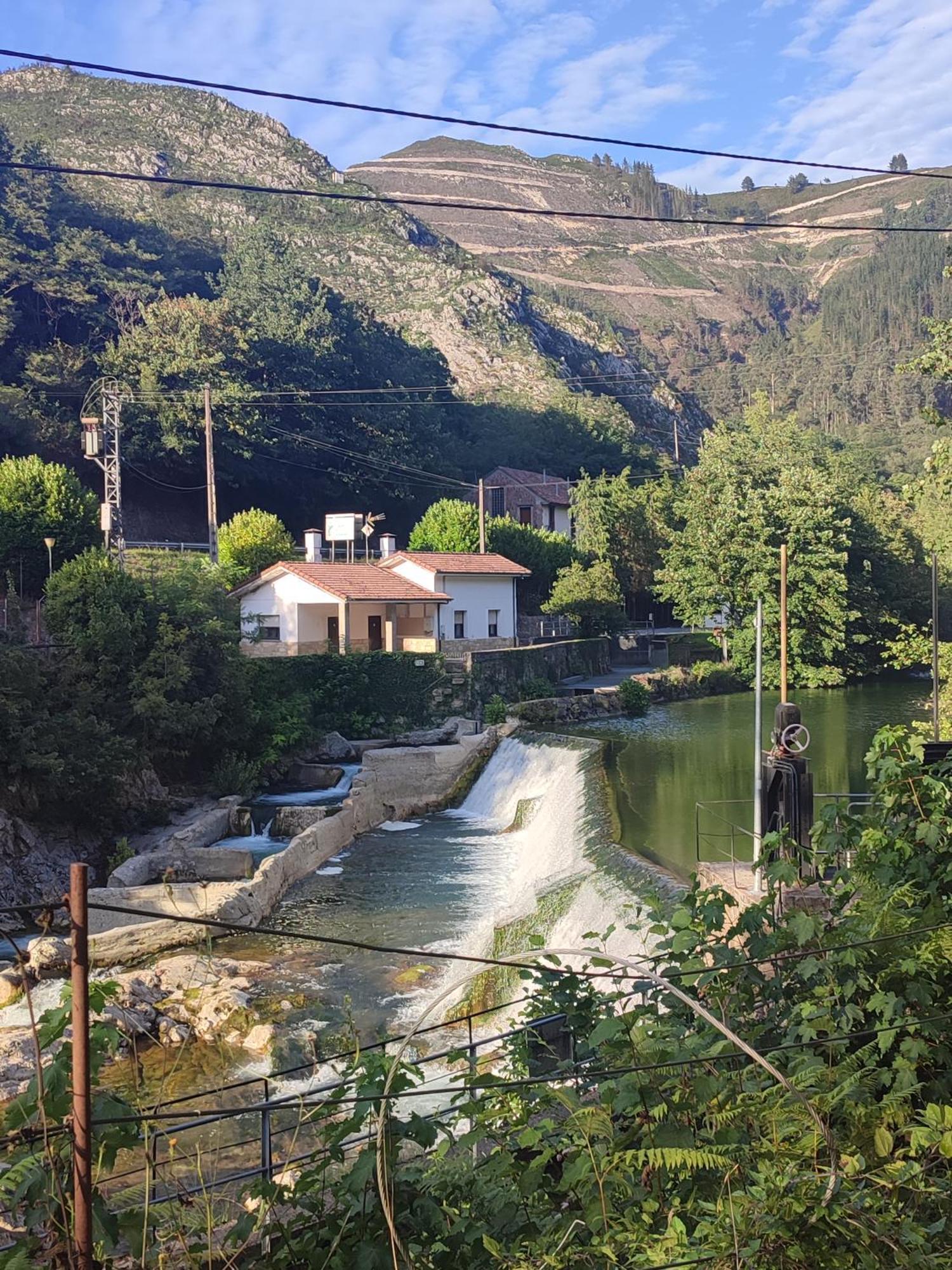 La Salmonera Cangas De Onis Caño Exteriör bild