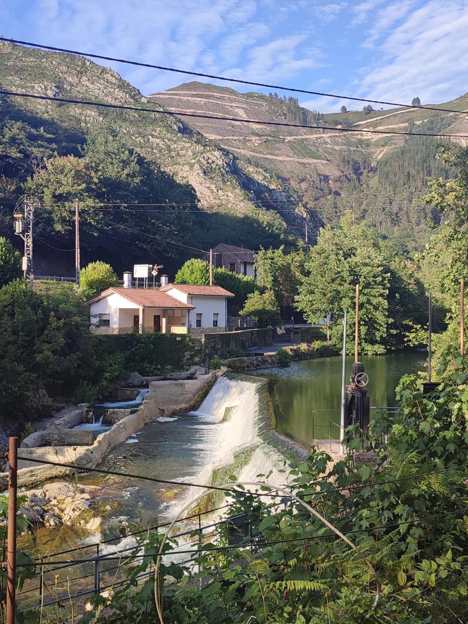 La Salmonera Cangas De Onis Caño Rum bild